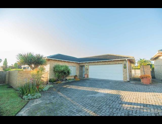 3 BEDROOM TOWNHOUSE FOR SALE IN LORRAINE